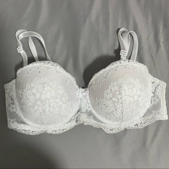 Bras - Picture 8 of 9